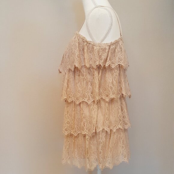 Robbi & Nikki Tiered Lace Top - Picture 3 of 13